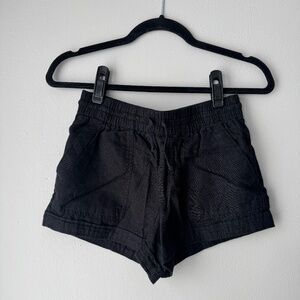 Forever 21 Women’s Black Linen Shorts size XS.